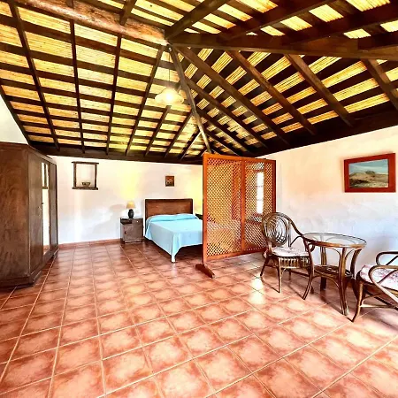Apto En Caserio Rural Con Cocina, Piscina, Wifi, Barbacoa Y Jardin Compartidos * San Miguel de Abona